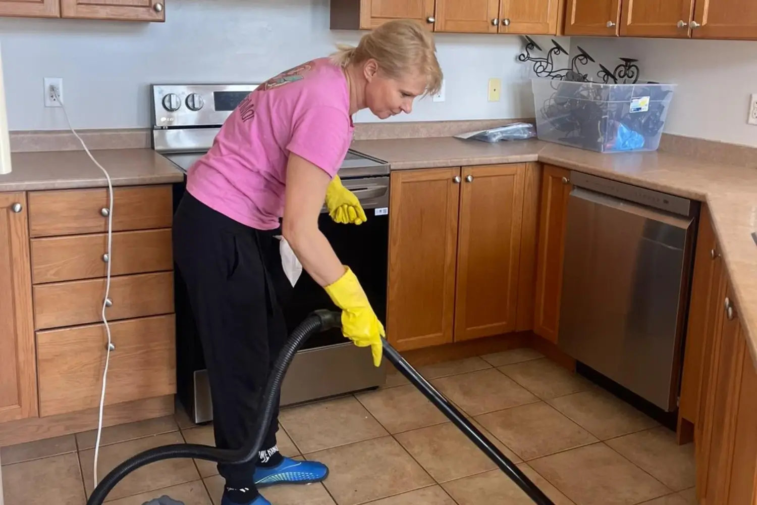cleaning floors after reno cleaning service
