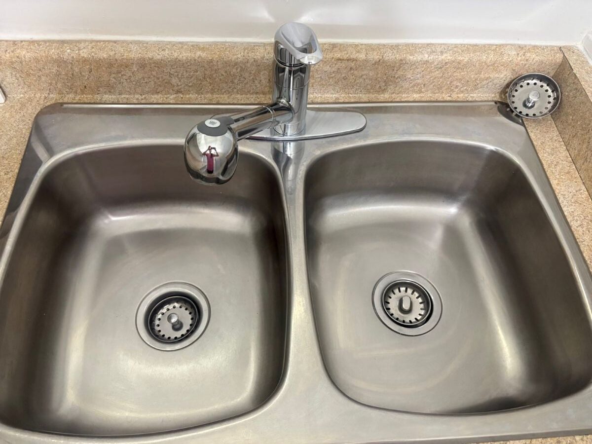 Kitchen sink cleaning after