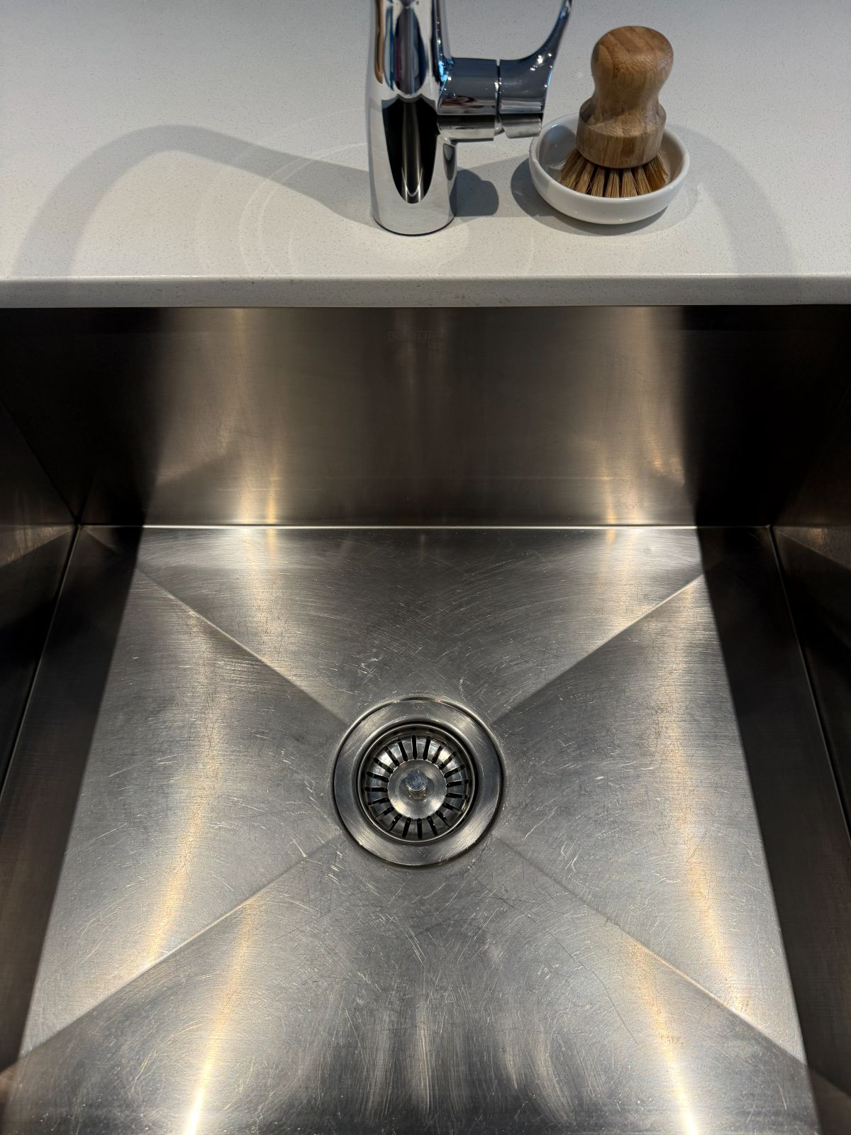 Kitchen sink cleaning service after