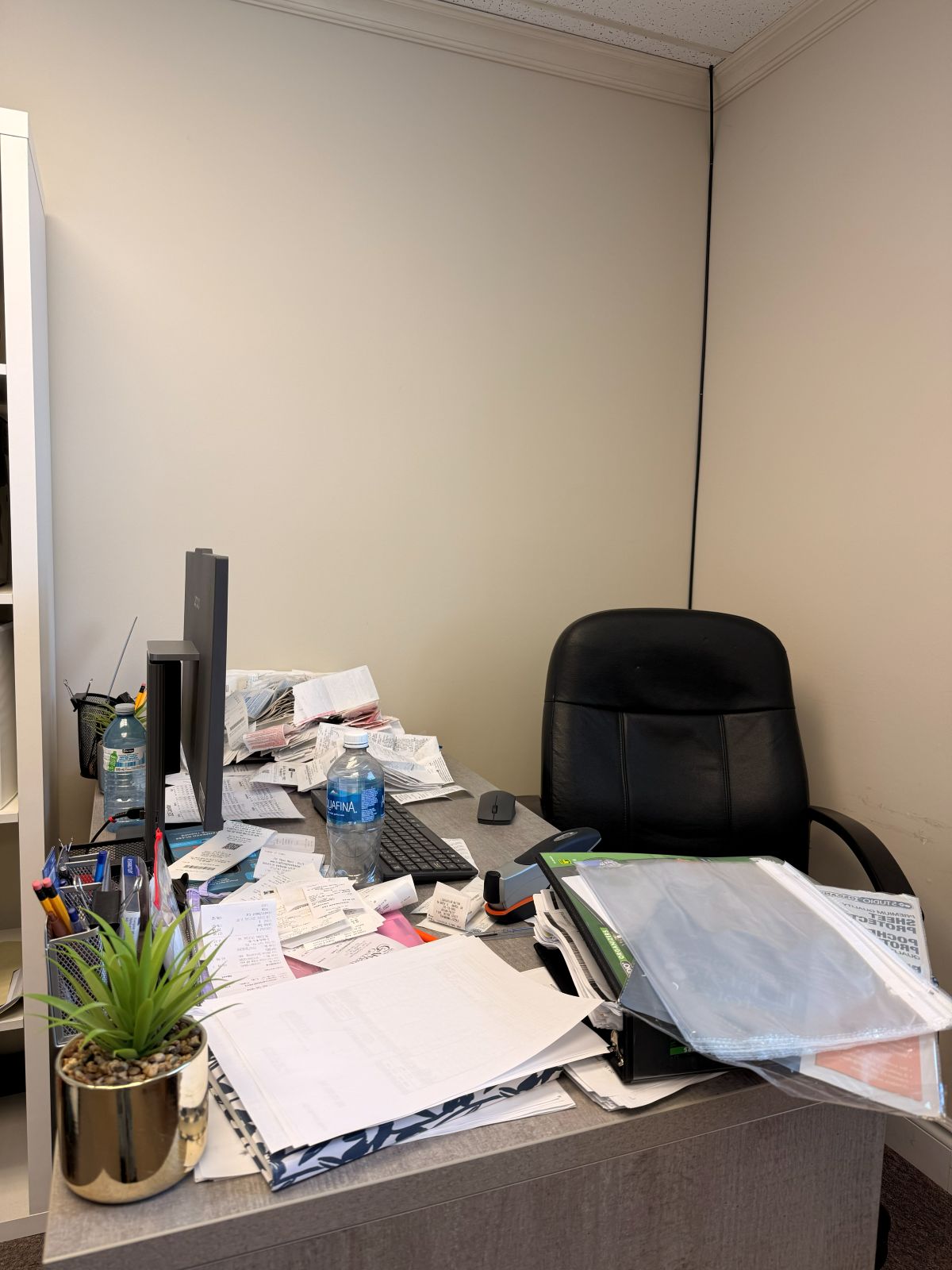 office workplace cleaning before